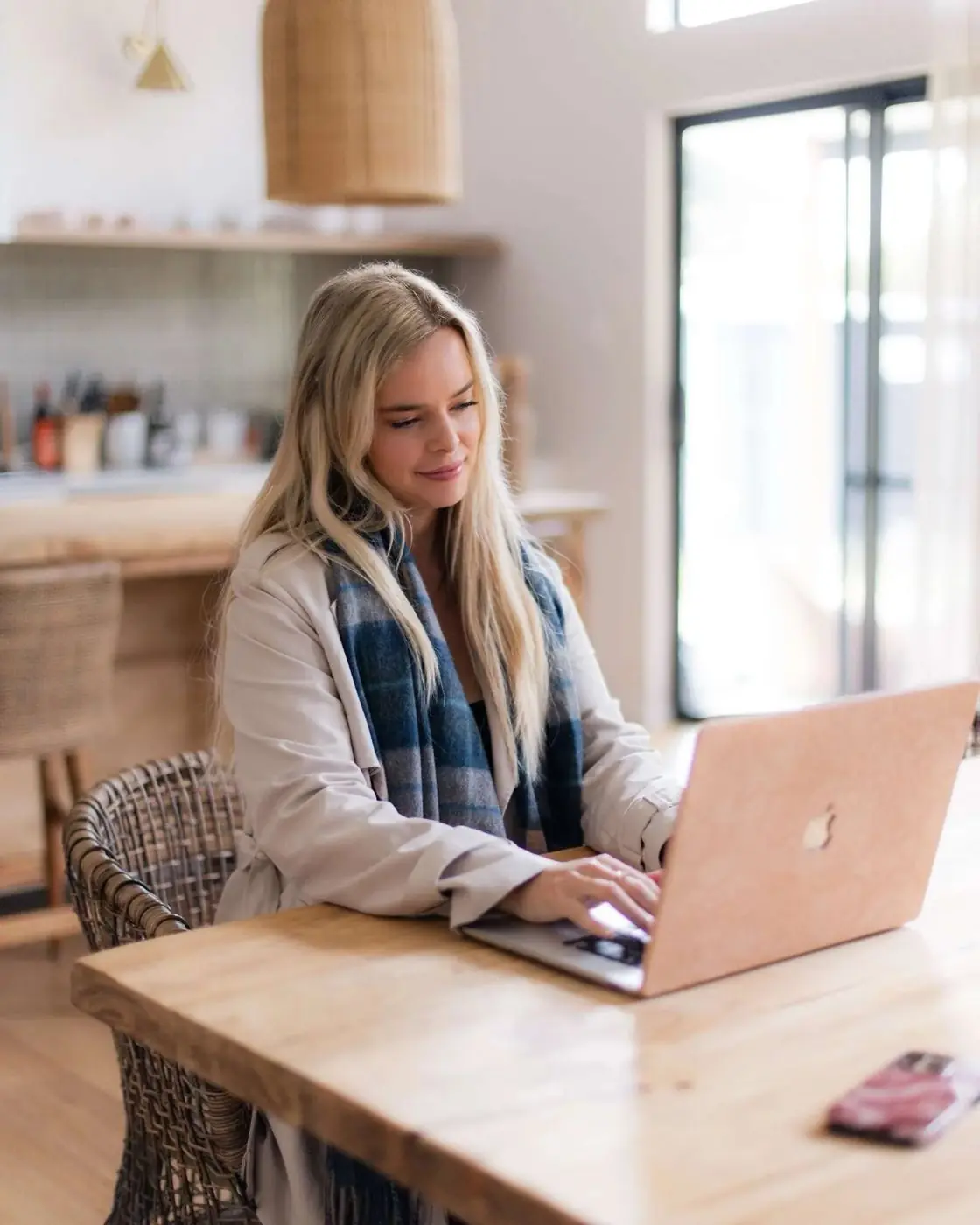 Charlotte from Comfy Creative working on her laptop